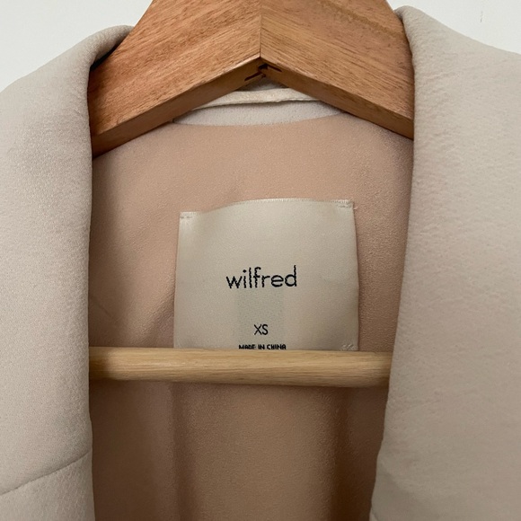 Aritzia Wilfred Blazer - Picture 3 of 6